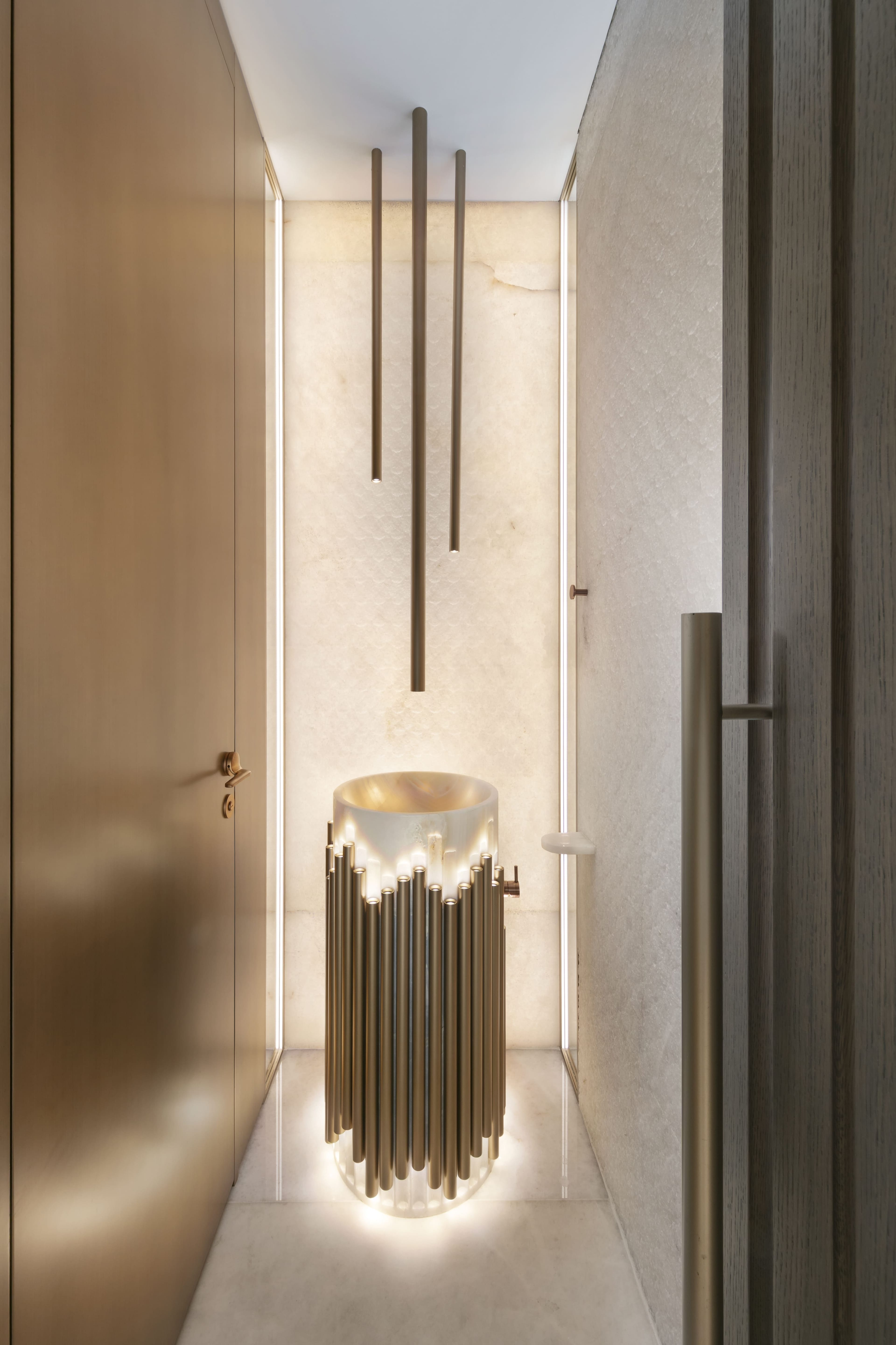 LV House - Image 11